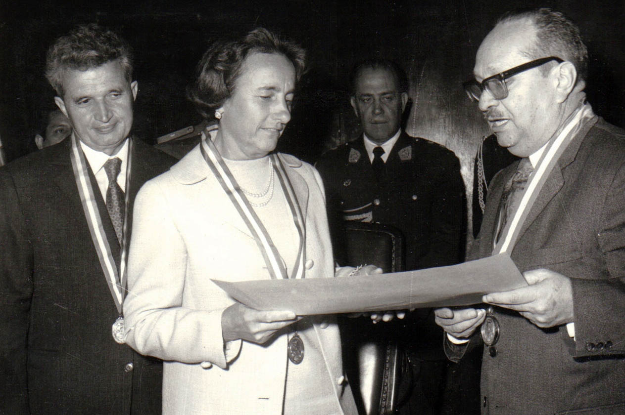 9 ianuarie 1990. Se deschide seiful Elenei Ceaușescu. Câți bani câștiga Nicolae Ceaușescu pe lună și ce diplome și bijuterii avea soția sa