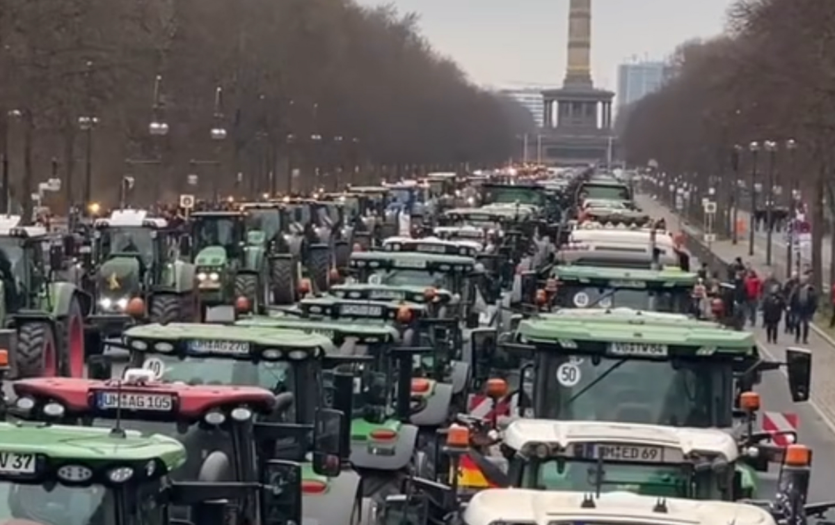 Franţa, măsuri pentru fermieri. Parisul sub asediu. Macron anunță discuții cu Ursula von der Leyen. Update