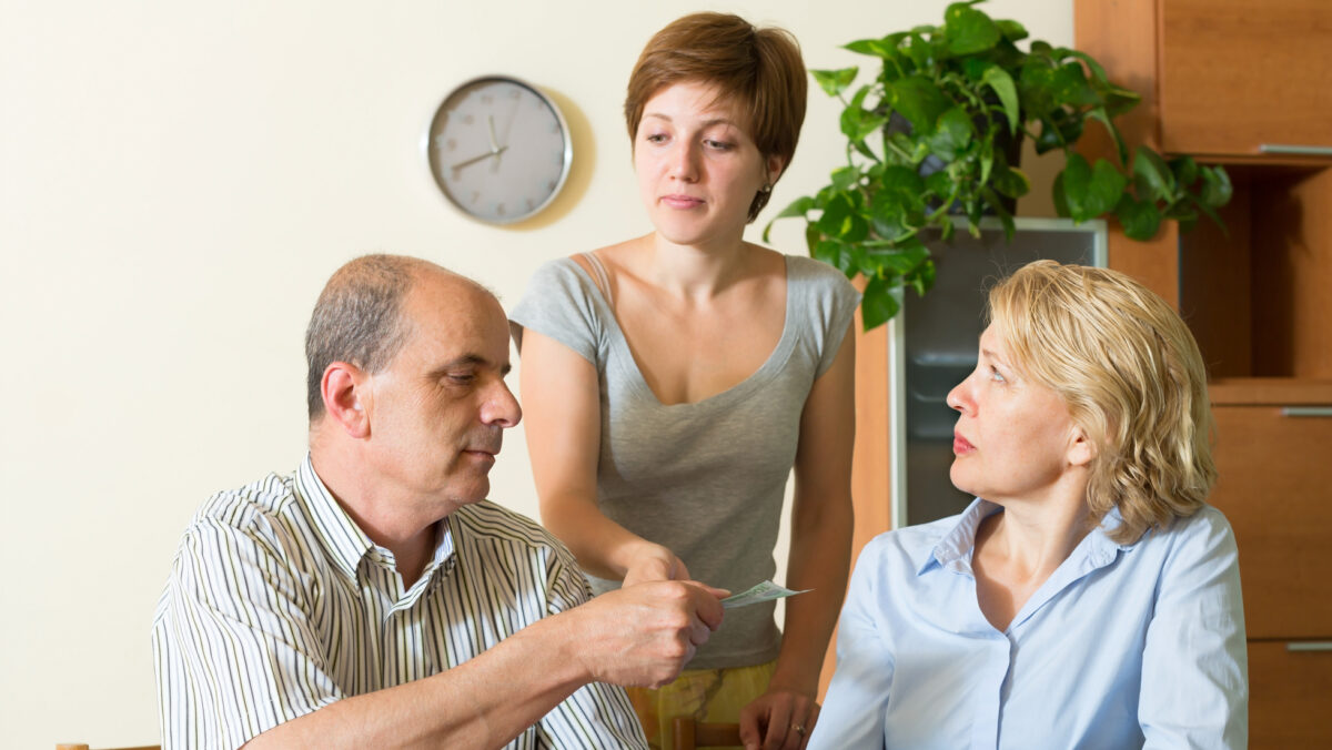 60% dintre adulții americani primesc bani de la părinți