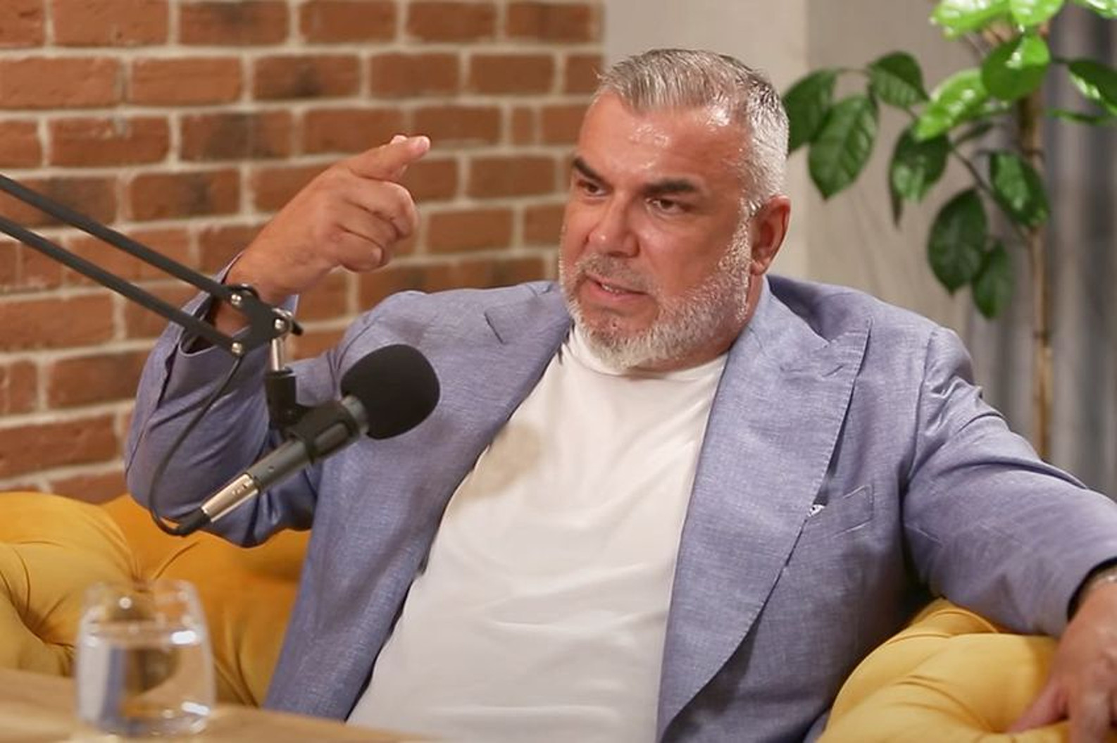 Cosmin Olăroiu, erou pentru românii blocați în Dubai: Nu puteam să stau, era inuman