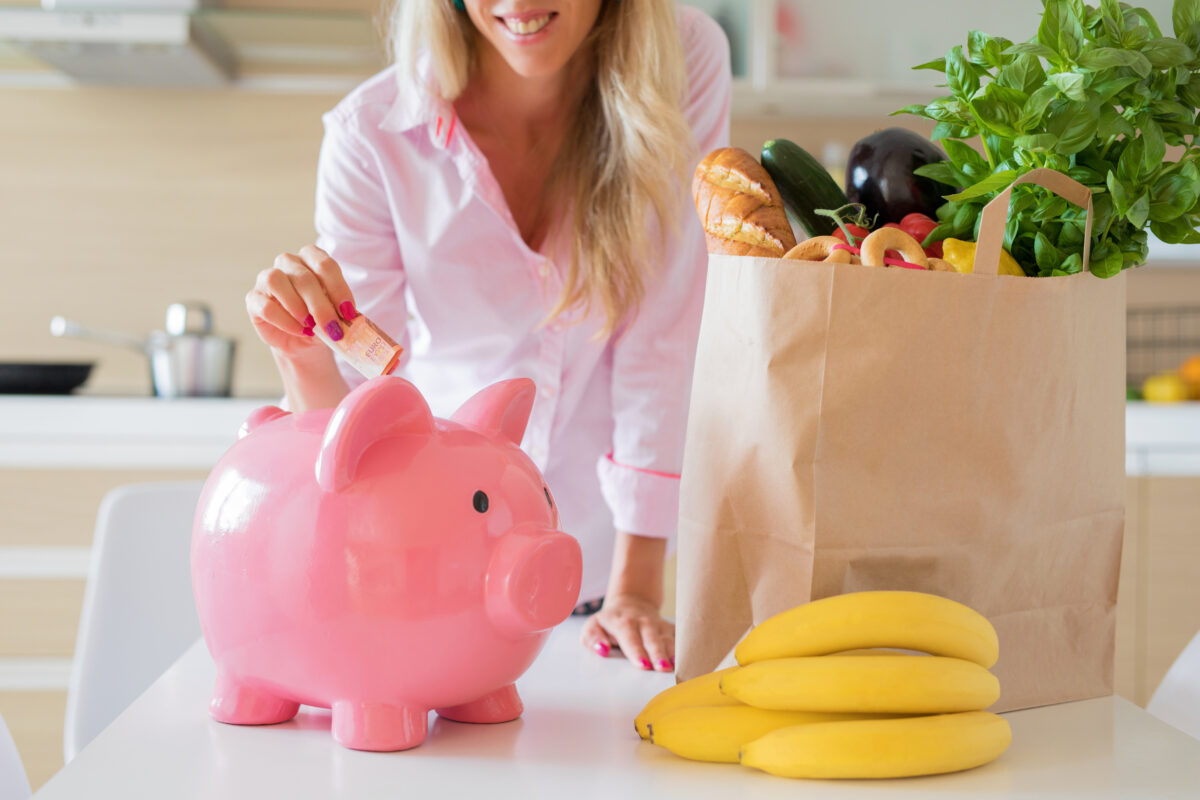 Cum faci economie la cumpărături. Metoda ingenioasă „6 la 1”