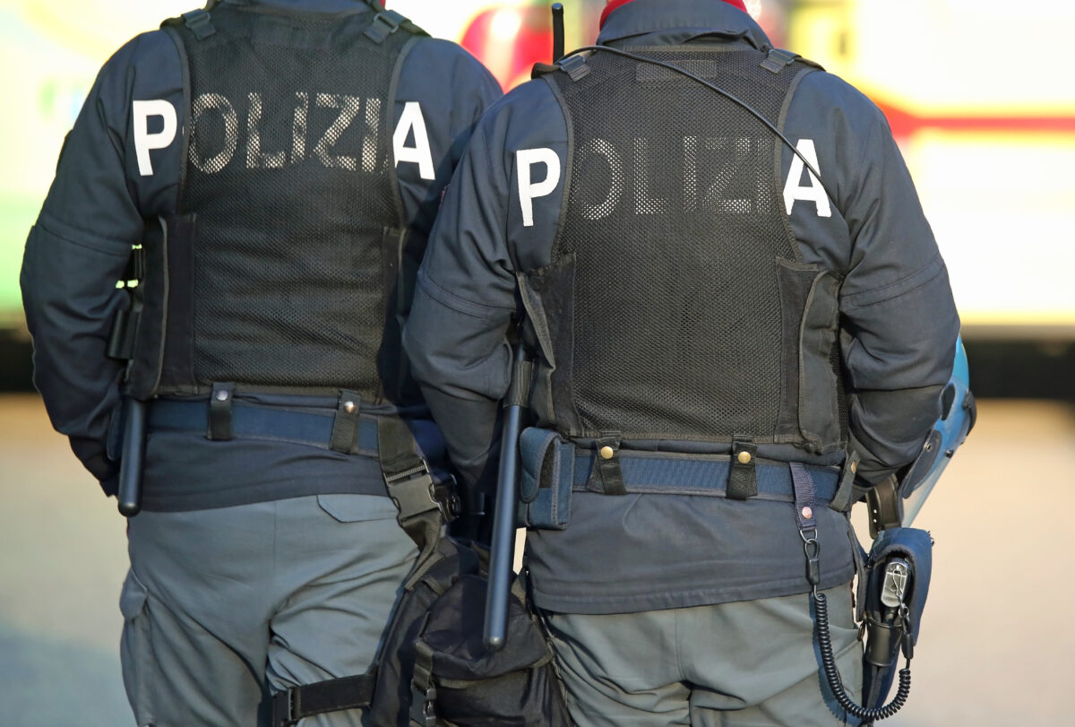 Un italian de 92 de ani, arestat după ce a împușcat-o pe românca ce avea grijă de el. Femeia, sub supraveghere medicală