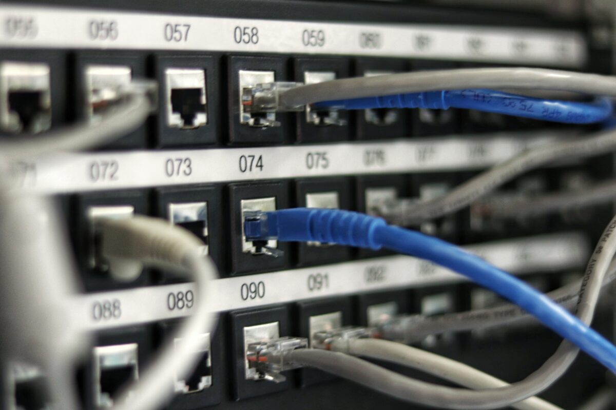 Sfaturi care te ajută să alegi corect între servere dedicate și VPS