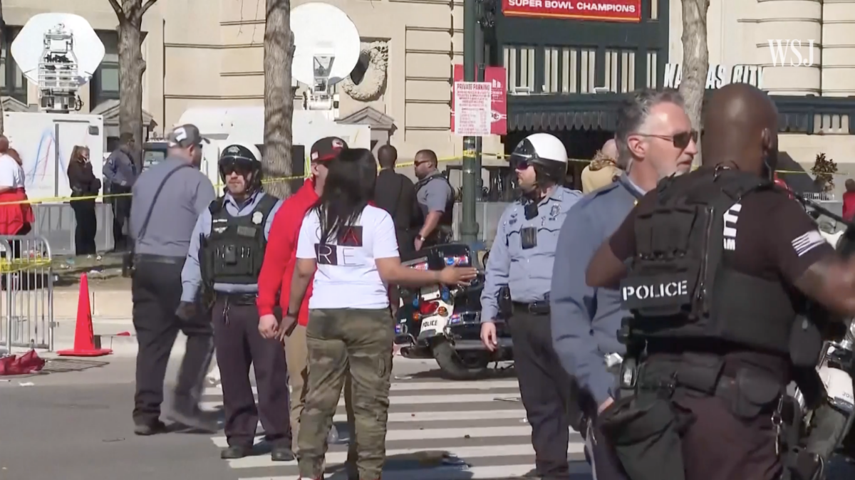 Atacul din Kansas a fost opera unor adolescenți nervoși. 1 mort și 22 de răniți la sărbătoarea SuperBowl