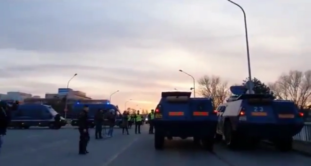 Guvernul francez, mișcare de intimidare a fermierilor. Blindatele au fost scoase în stradă