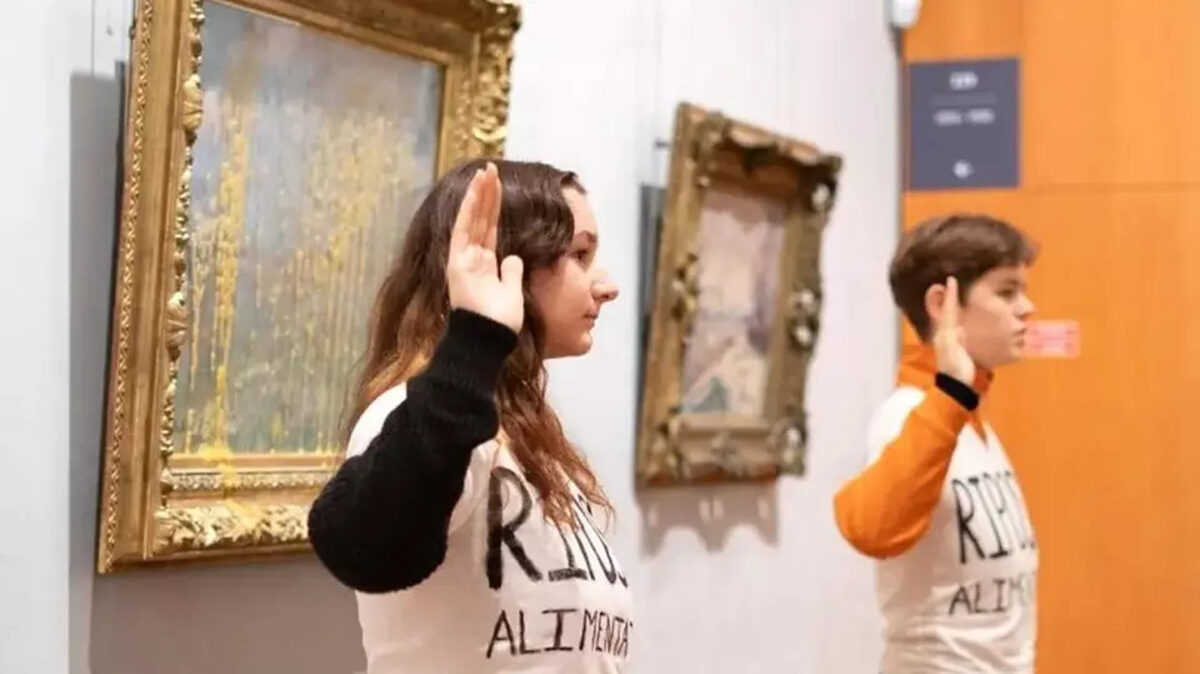 Nebunia ecologistă nu se mai oprește. Două activiste au aruncat supă pe o pictură de Claude Monet