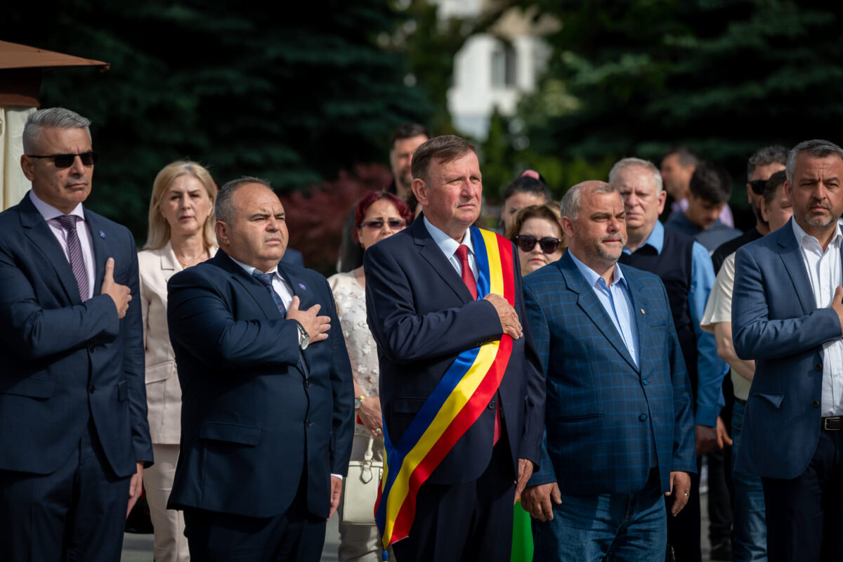 Averile colosale ale angajaților din Primăria Vaslui: case, mașini și depozite bancare