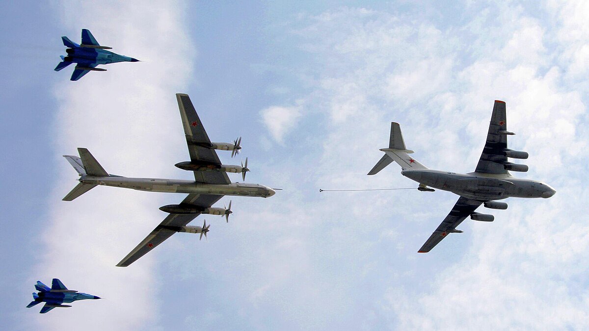 Bombardiere rusești cu rachete nucleare, interceptate de avioane NATO în preajma Norvegiei