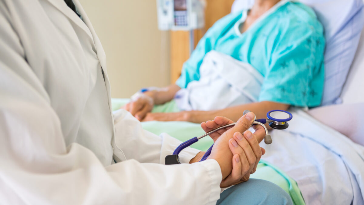 Medic ginecolog, acuzat că a pus viața unei paciente în pericol. S-a cerut trimiterea sa în judectă