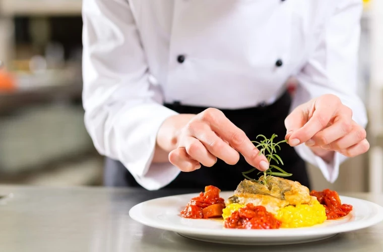 Oportunitate pentru tinerii antreprenori din HORECA: Taxe zero în primul an și mentorat gratuit oferit de Asociația RESTO