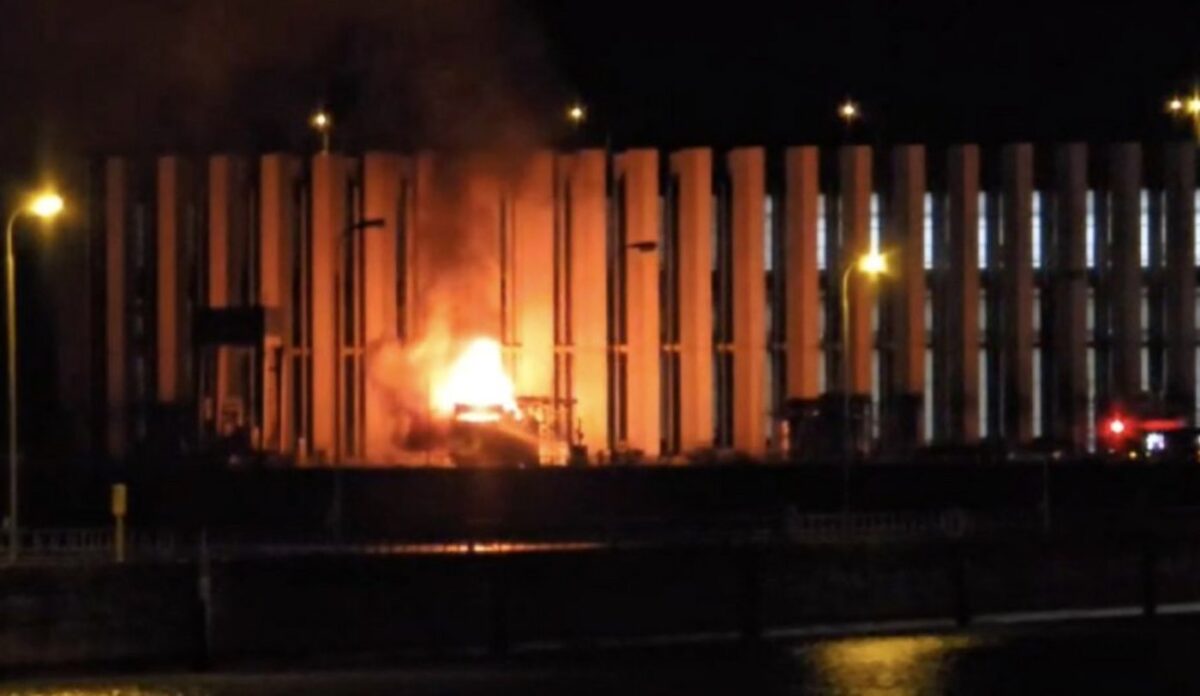 Incendiu la Hidrocentrala Porțile de Fier. Pompierii au cerut ajutorul echipajelor din județele vecine