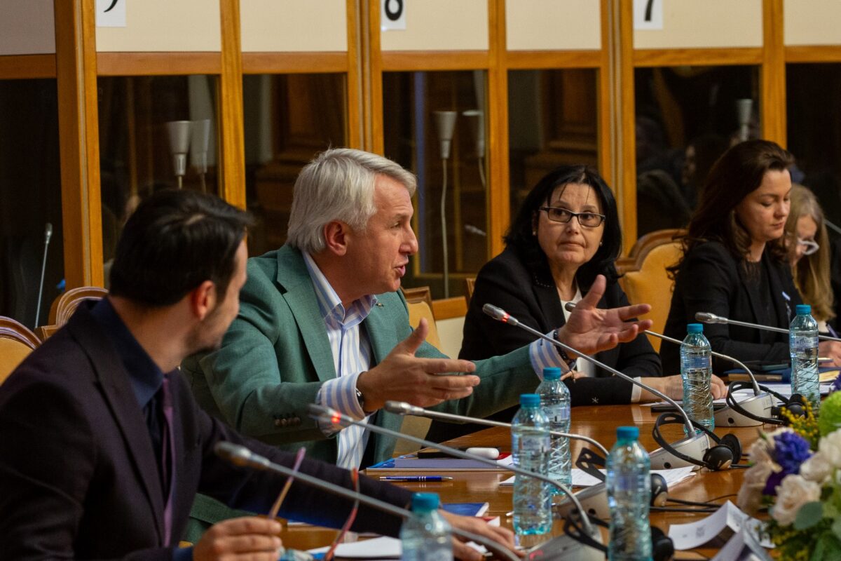 Trebuie pus semnul egal între FISC și cetățean! Dezbatere FACIAS despre raporturile dintre organele fiscale și contribuabil