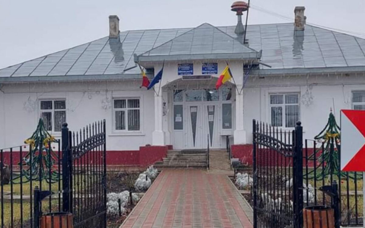 Au închis primăria ca să meargă la petrecere: „Suntem toți pe teren”