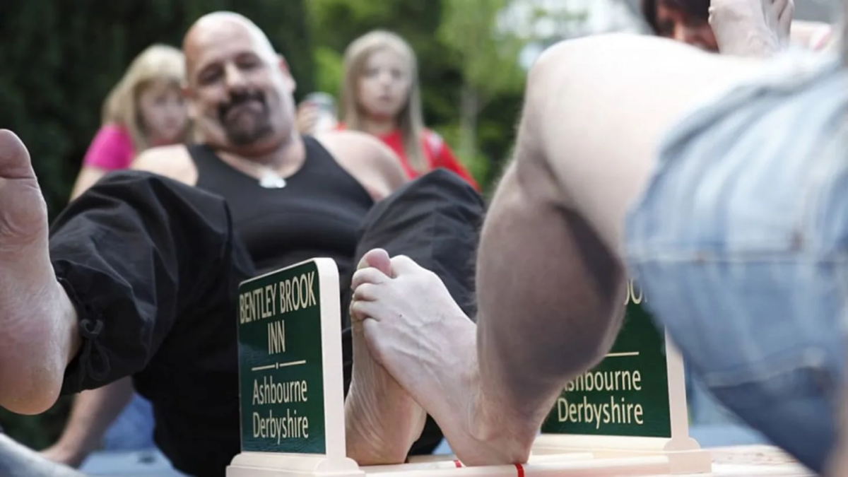 Sporturi bizare. Toe Wrestling, sportul inventat de britanici și încercarea de a ajunge la Jocurile Olimpice