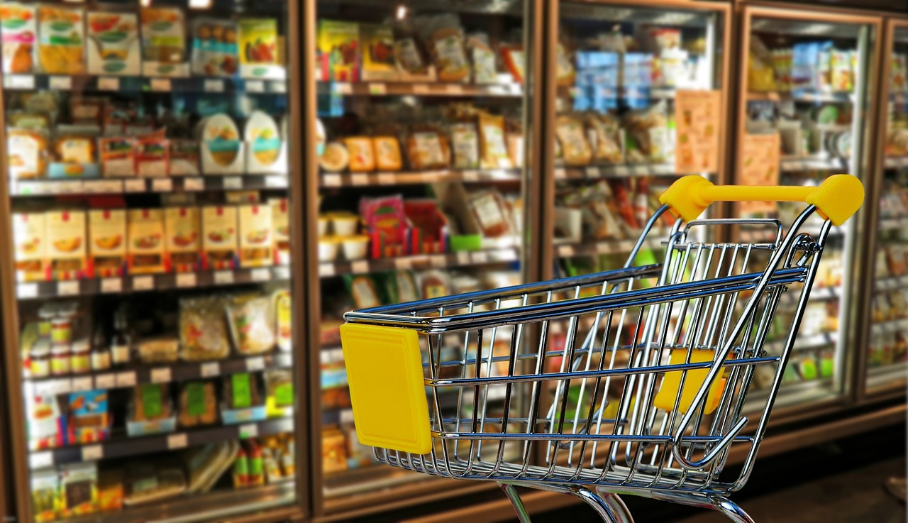 Salată cu icre retrasă din peste 200 de magazine după depistarea Listeria. Ce trebuie să știe cei care au cumpărat-o