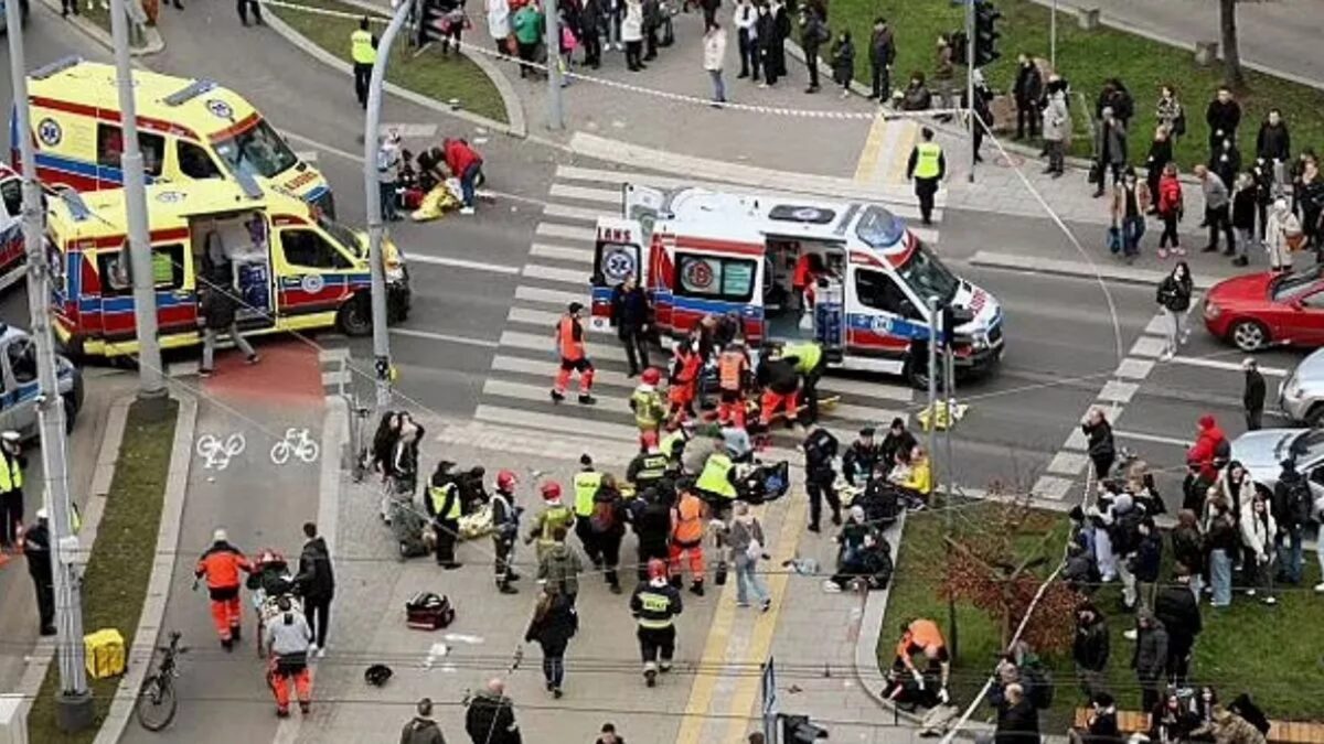 Polonia. O maşină a intrat în plin în oamenii care traversau pe o trecere de pietoni