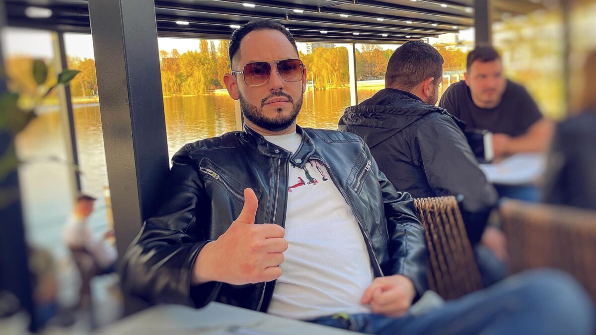 Andrei Versace, reținut de poliție după ce s-a dat în spectacol într-un mall