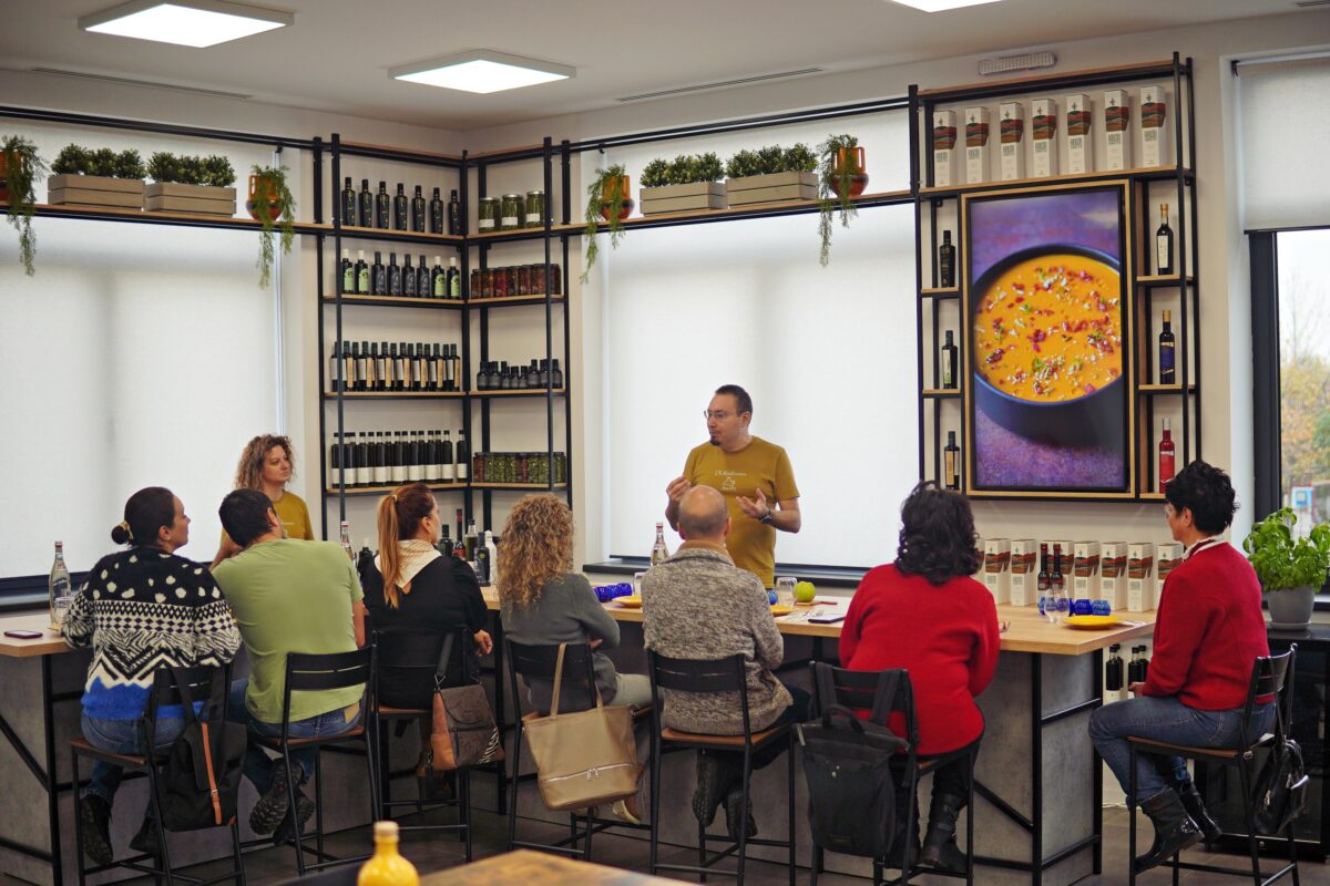 Fericire în farfurie. „Măslinescu.ro” te învață care este cel mai bun ulei de măsline