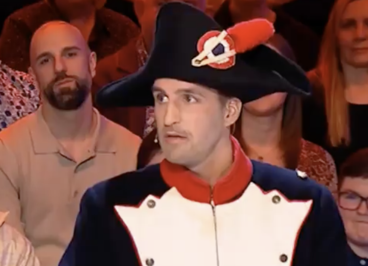 Un diagol imaginar între Emmanuel Macron și Vladimir Putin face furori în online