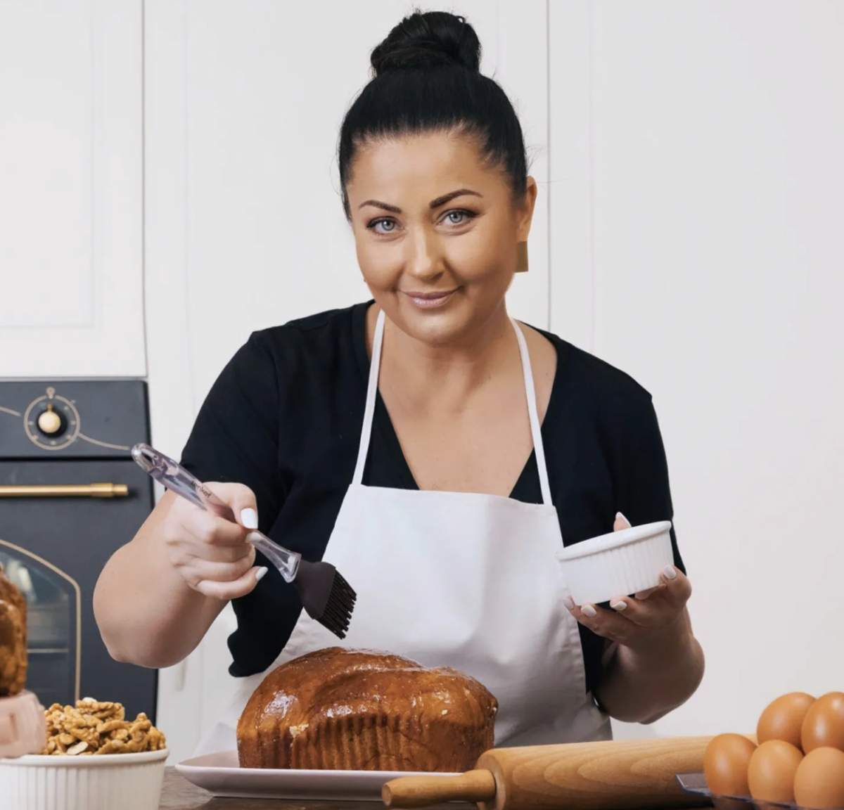 Gabriela Cristea, mesaj pentru cei care au criticat-o pentru că vinde cozonaci și zacuscă