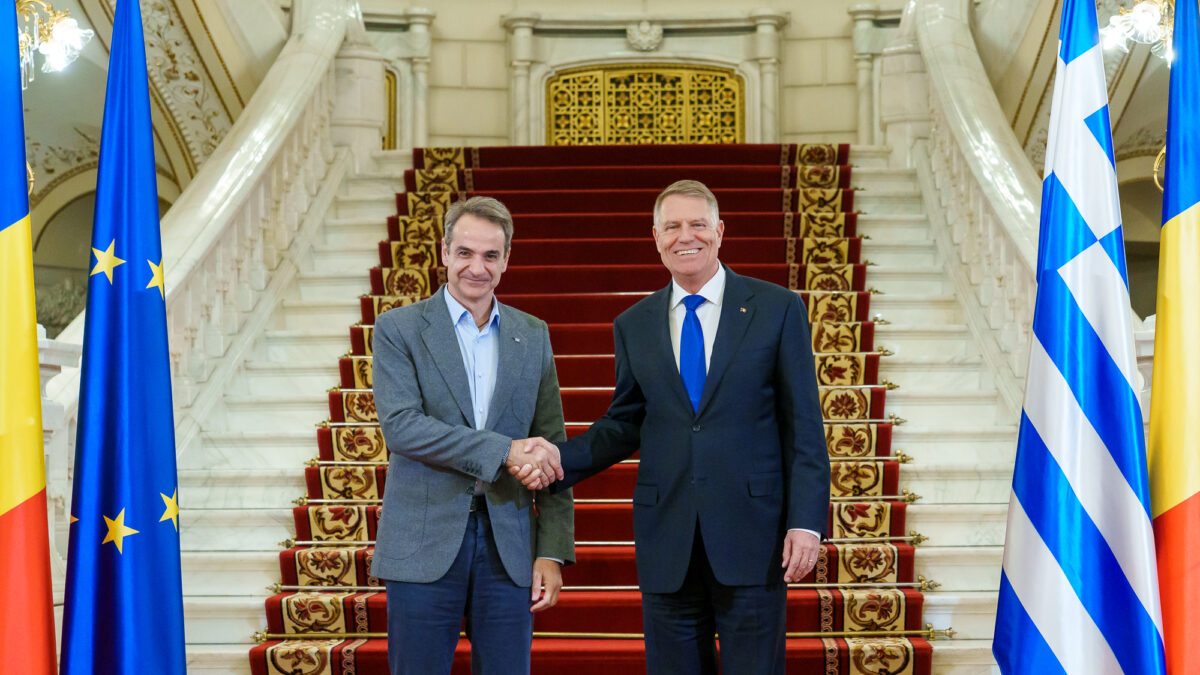 Klaus Iohannis, întrevedere cu premierul grec. Kyriakos Mitsotakis participă la Congresul PPE