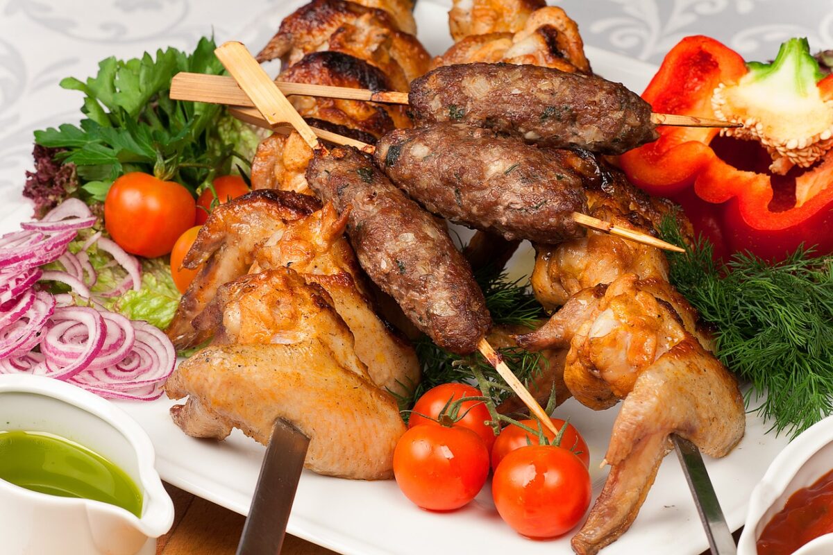 Paștele vine cu un val de scumpiri. Preţurile alimentelor sar în aer