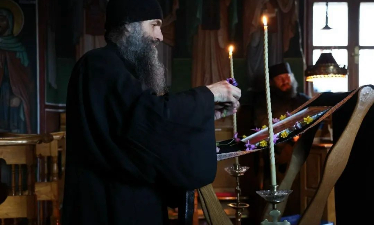 Îndemnul părintelui Pimen: să fim smeriți, nu proști