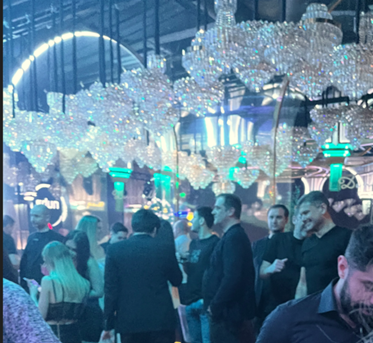 Exclusiv: Boureanu, ravagii la Nuba. Omul de afaceri a stat în club până dimineața, dar tot singur a plecat acasă
