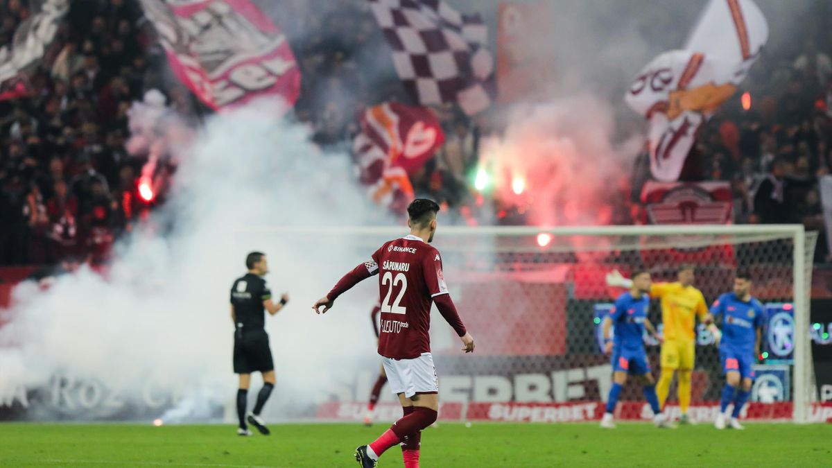 Cum ajung materialele pirotehnice pe stadioanele din România. Momentul în care Ghencea a ars la propriu