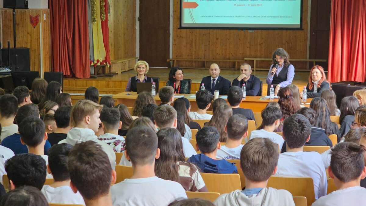 „Școala groazei” din București. Fosta directoare cere in instanță majorarea salariului