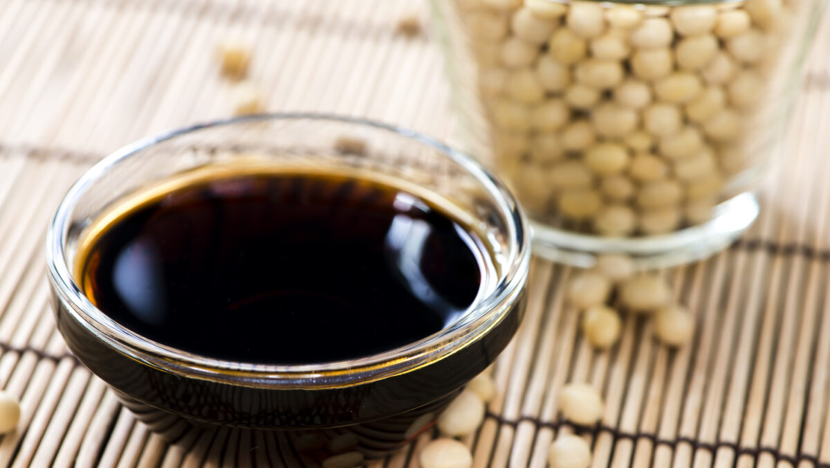 Adevărul depre sosul de soia. Ce beneficii are și la ce face rău