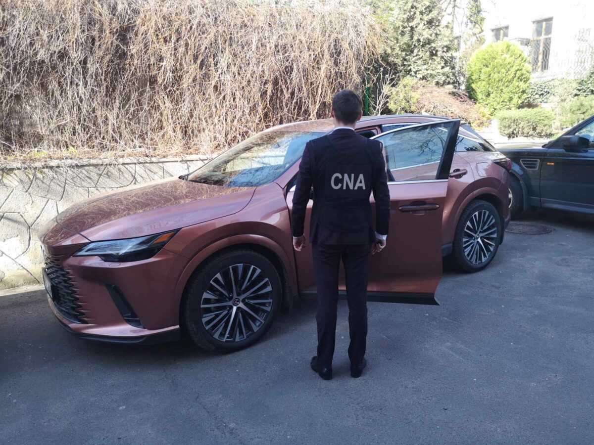 Corupție în formă continuată la un spital din Republica Moldova. Descindere în forță a ofițerilor CNA