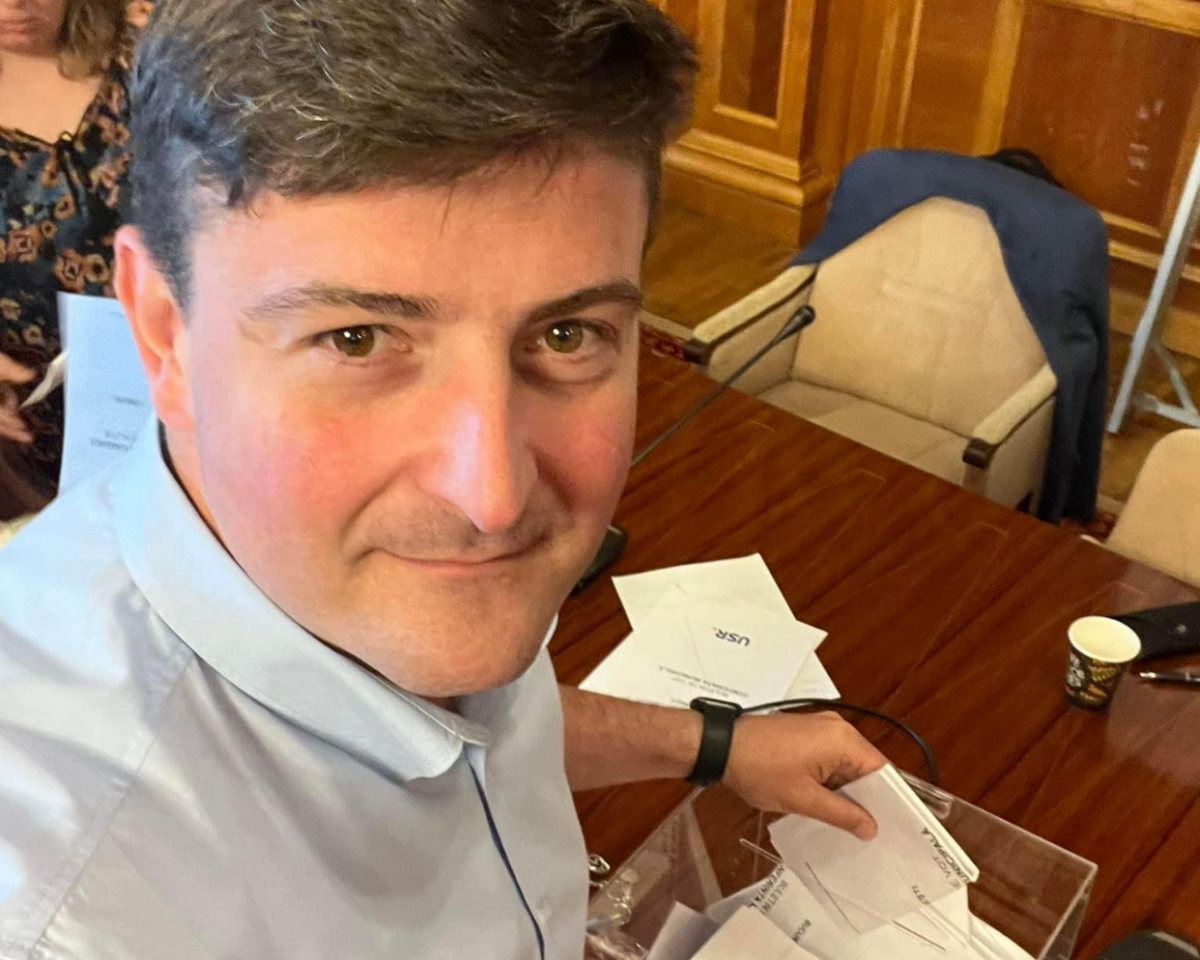 Candidatul USR la Primăria Sectorului 5 are un trecut picant, inclusiv în televiziune. Război cu familia Piedone