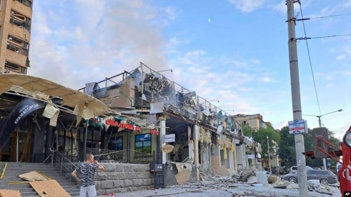 Război Ucraina. Un trădător ucrainean, condamnat pe viață pentru rolul în atacul rușilor la pizzeria din Kramatorsk