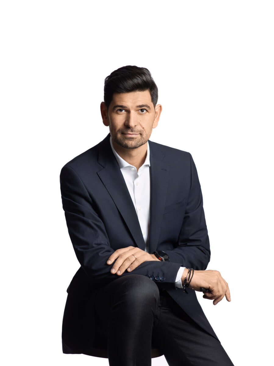 Porumbelul amărât și cozonacul feudal. George Tuță, răspuns acid pentru Clotilde Armand