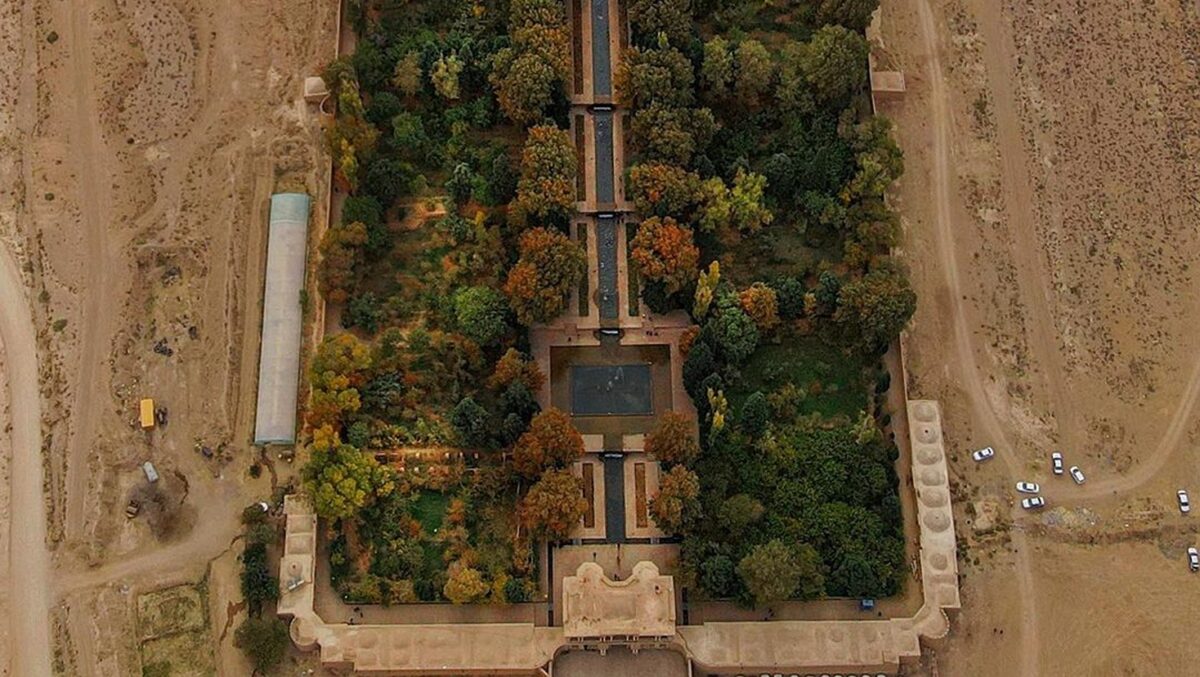 Grădina Shazdeh din Iran, o oază verde uimitoare în mijlocul deșertului