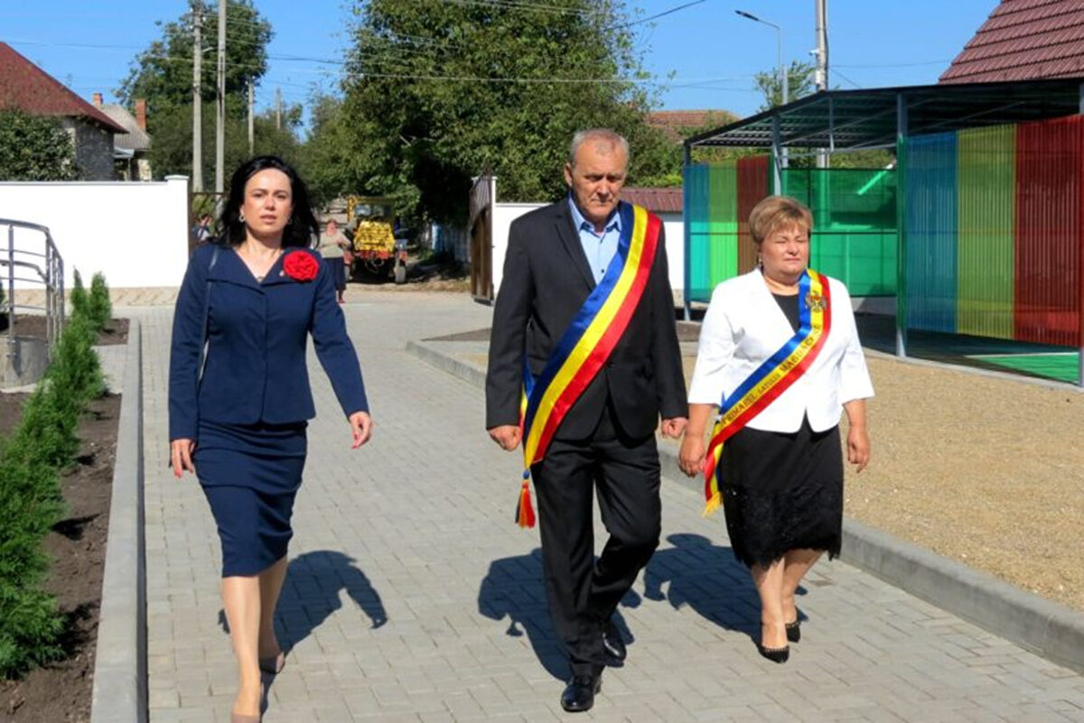 „Înfrăţirea” sau banii Mioveniului, investiţi în proiecte dubioase într-un sat de peste Prut