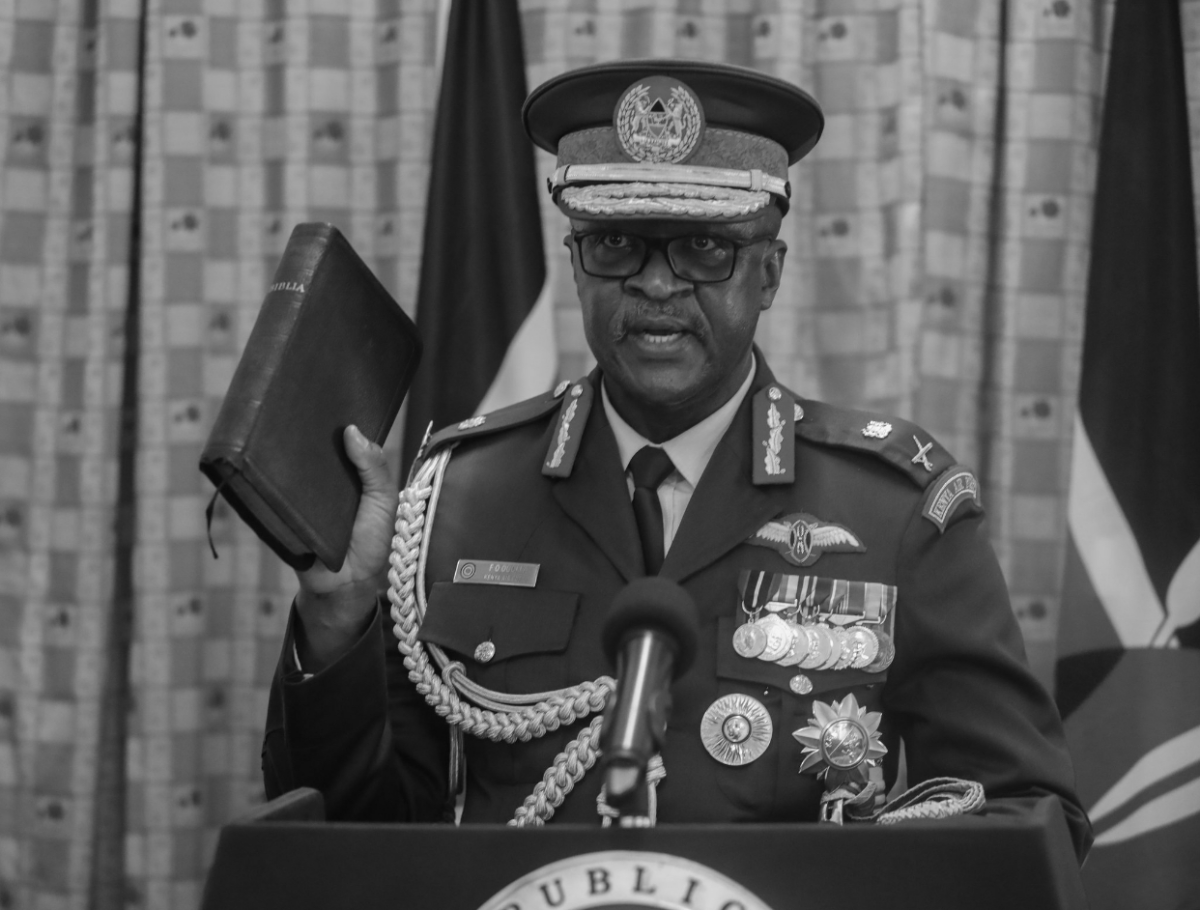 Un elicopter militar s-a prăbușit în Kenya. Șeful armatei și nouă militari de rang înalt au murit pe loc