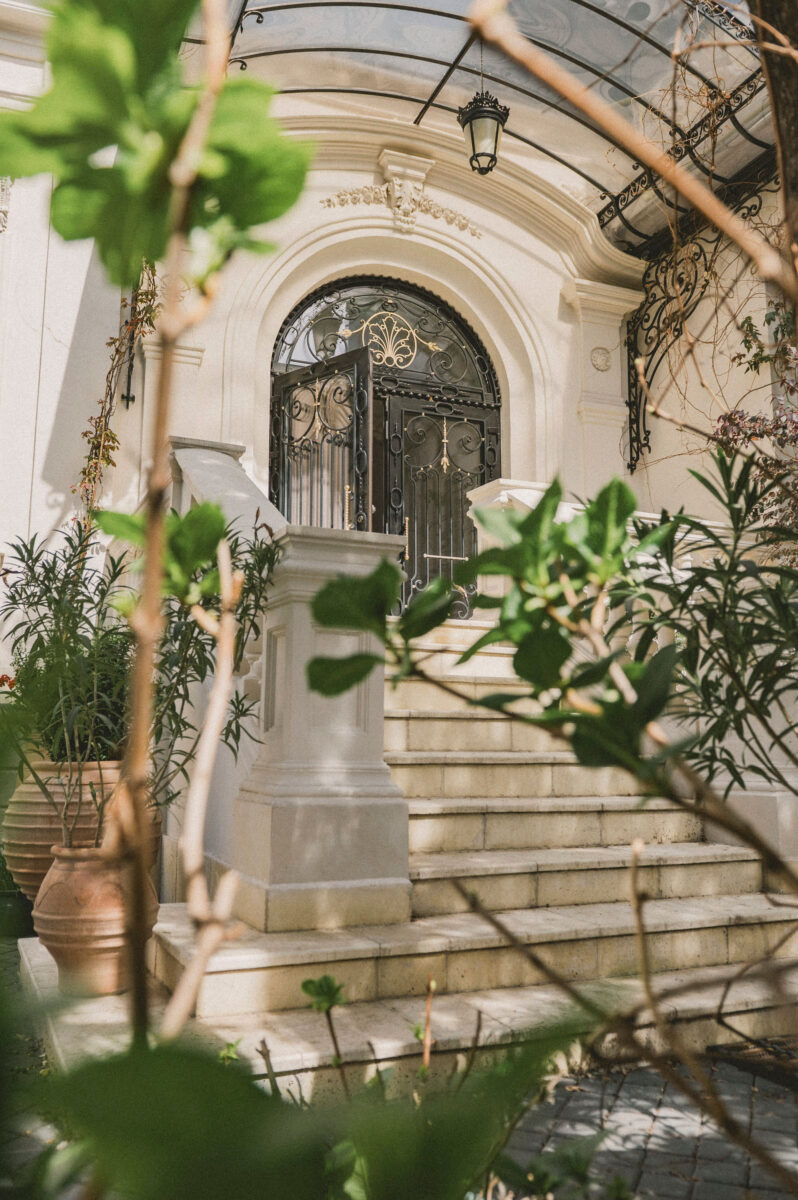 Una dintre cele mai vechi case negustorești din Focșani. Restaurantul La Maison Florus se deschide într-o casă de poveste