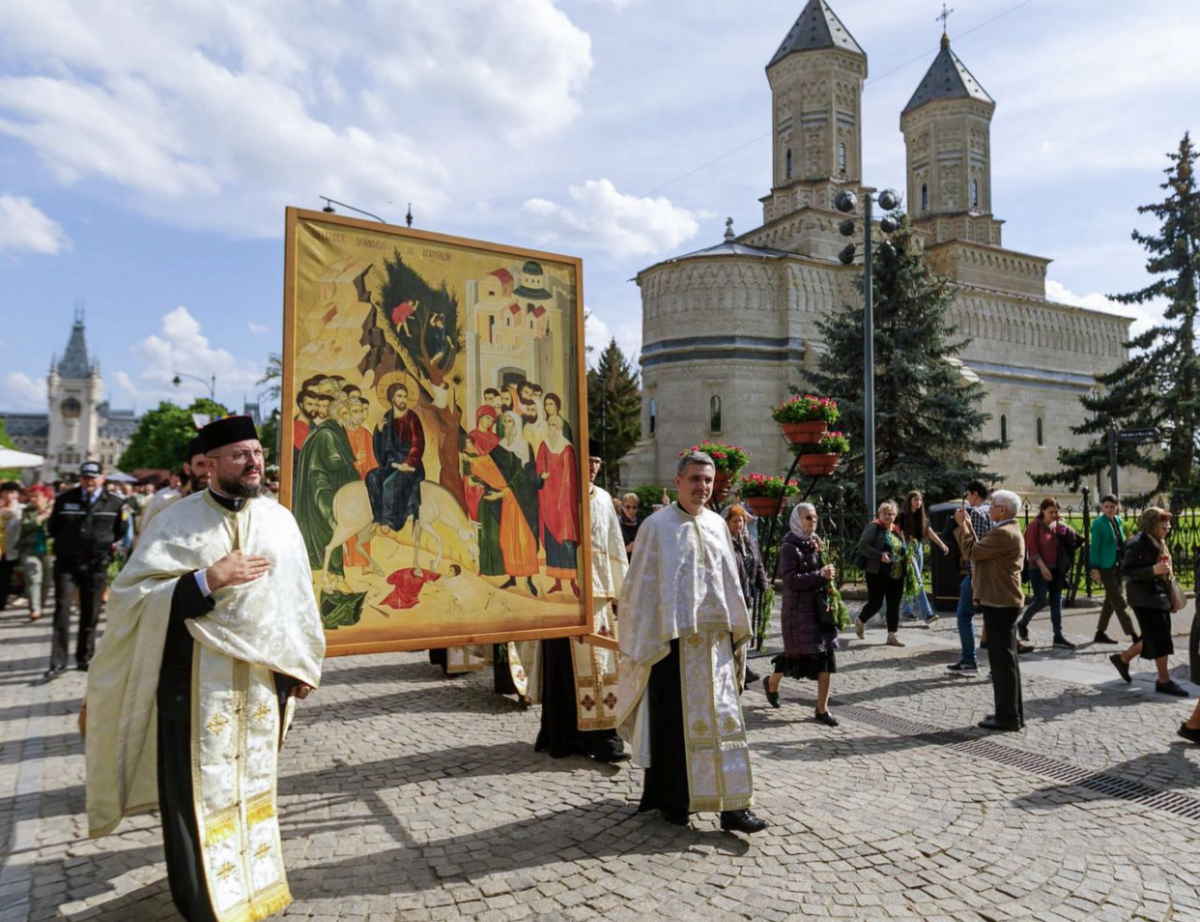 Sute de preoți și credincioși, prezenți la pelerinajul de Florii. Mesajul Patriarhului Daniel