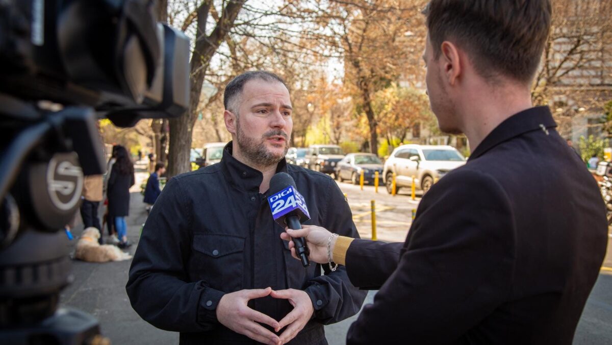 Sectorul 2. Poliția Locală ridică mașini și dă amenzi șoferilor care blochează transportul STB