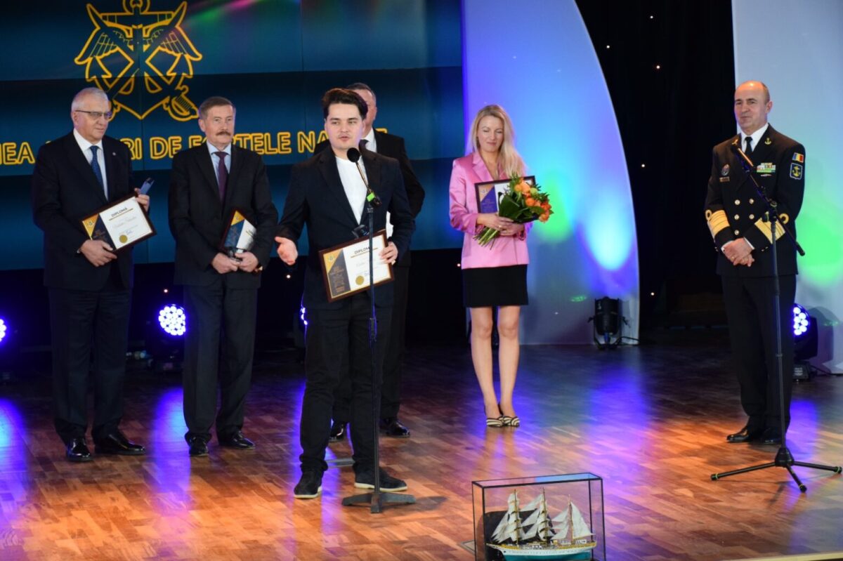 Selly, premiat de MApN la gala „Omul Anului 2023”. Influencerul a avut un mare merit