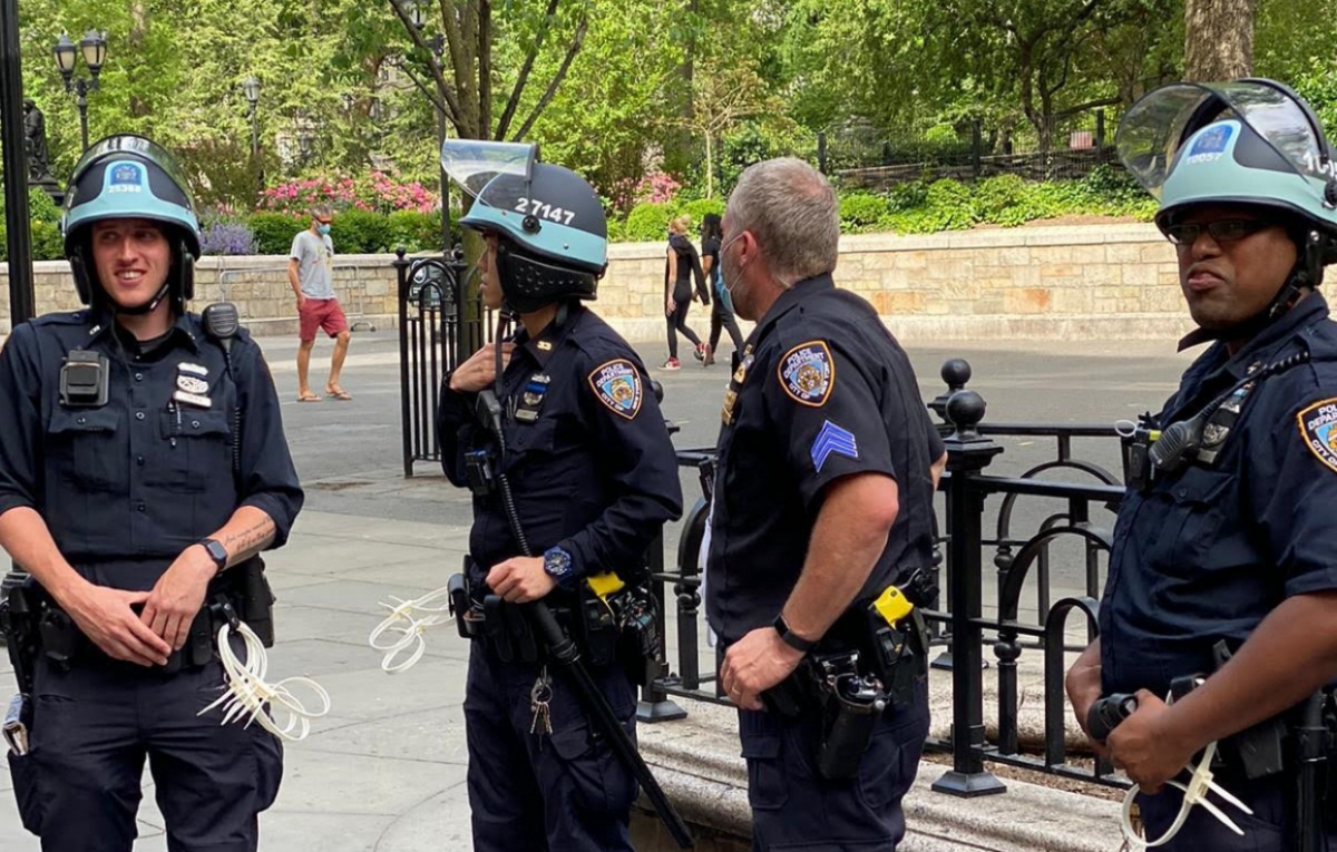 Poliția din SUA, acuzată de abuz și rasism. Un afroamerican a murit sub genunchiul unui agent