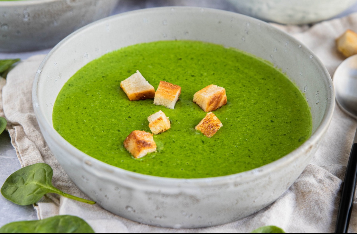 Mâncare de urzici cu hrean. Rețeta de post a lui Radu Anton Roman