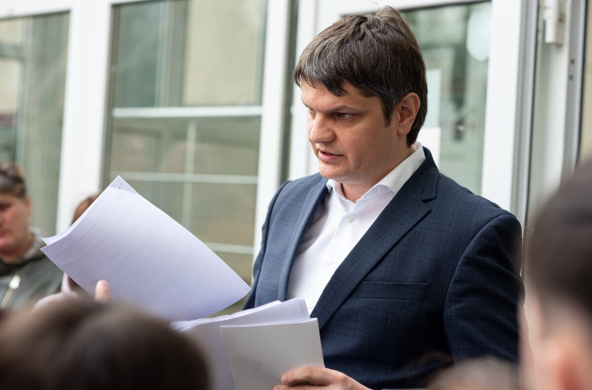 În timp ce feroviarii din Republica Moldova nu erau plătiți, fostul director ar fi achitat bonusuri pentru administrație