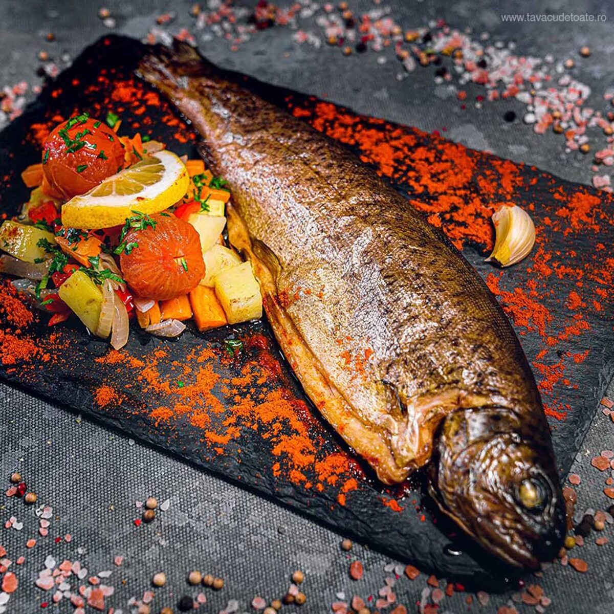 Codul bunelor maniere. Cum se consumă preparatele din pește când luăm masa la restaurant