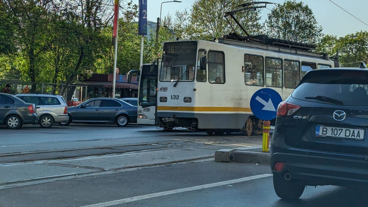 Tramvai deraiat. Haos produs de STB în Capitală