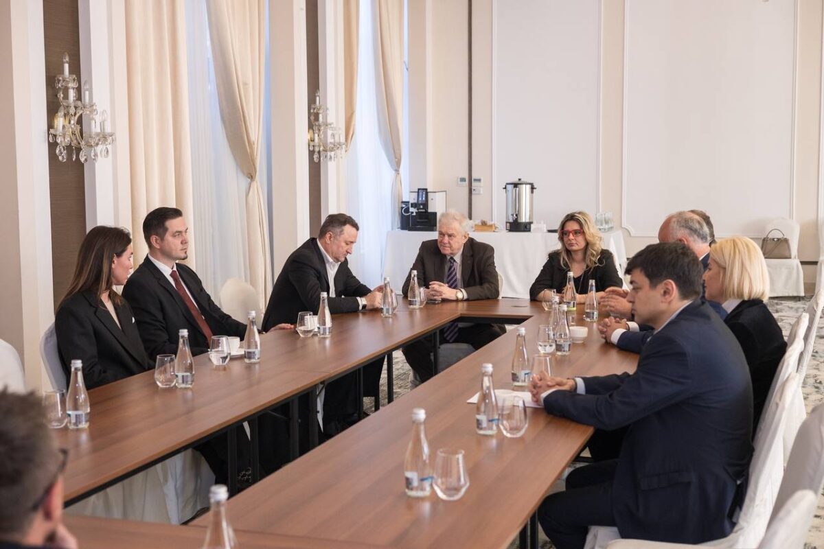Opoziția din Republica Moldova caută omul cu care să meargă la alegerile prezidențiale