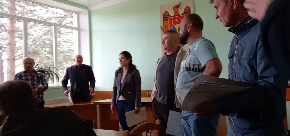 Violenţe la o Primărie controlată de Ilan Şor. Adepţii fostului deputat, aflaţi în minoritate, încearcă să facă legea lor. Video