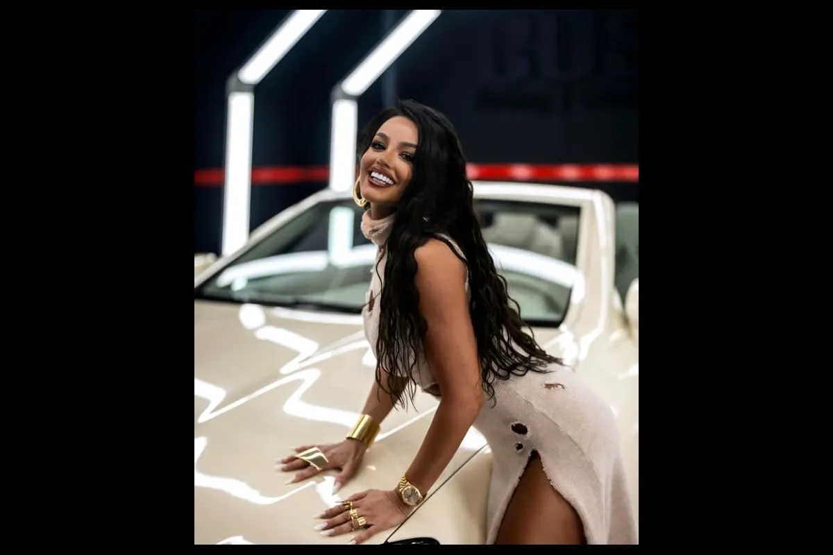 „Babs” se descurcă și fără Dorian Popa. Bruneta își promovează hainele în capitala luxului